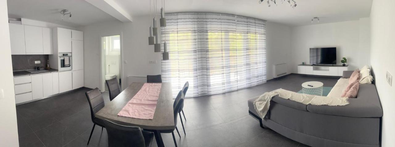 Apartmani Lana Rab Town Esterno foto